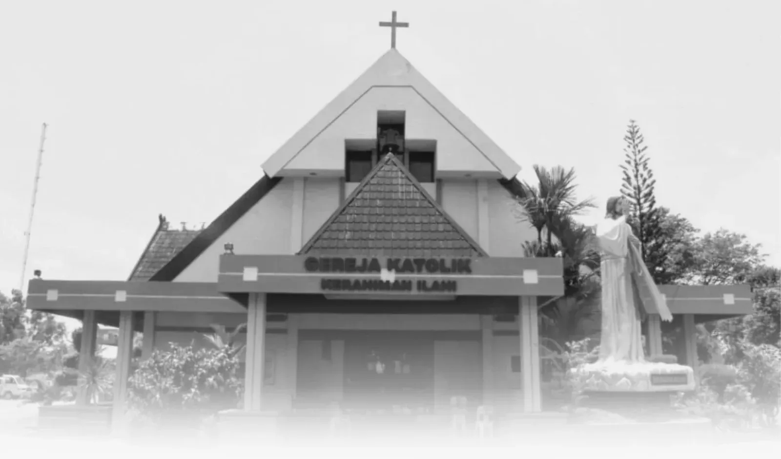 Gereja Katolik Kerahiman Ilahi Tiban, Batam, tampak depan
